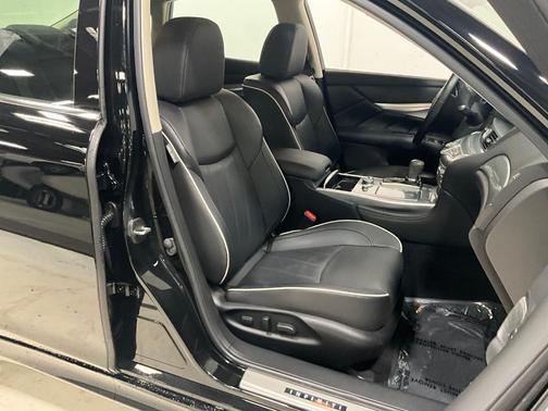 2019 INFINITI Q70 3.7X LUXE