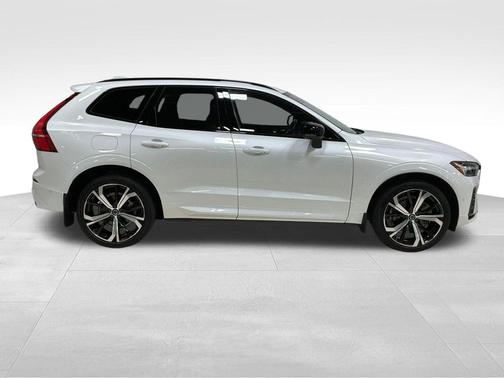 Crystal White Metallic 2024 Volvo XC60 Recharge Plug-In Hybrid T8 Ultimate Dark Theme