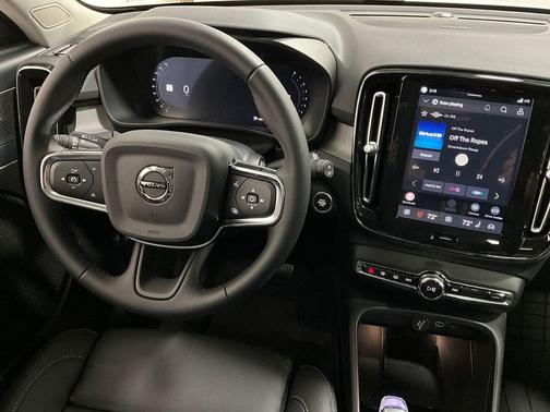 2026 Volvo XC40 B5 Ultra