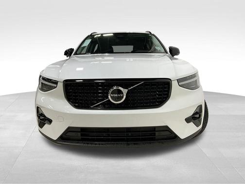 2026 Volvo XC40 B5 Ultra