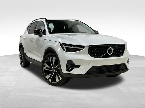 2026 Volvo XC40 B5 Ultra
