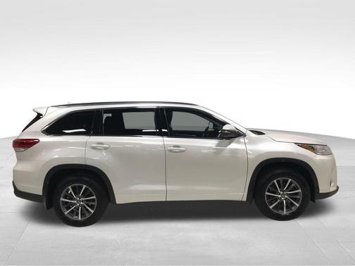 Blizzard Pearl 2017 Toyota Highlander XLE