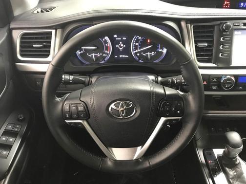 Blizzard Pearl 2017 Toyota Highlander XLE