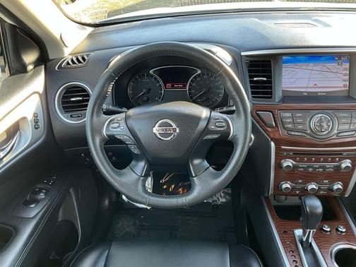 2017 Nissan Pathfinder Platinum