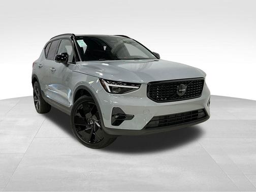 2026 Volvo XC40 B5 Ultra Black Edition