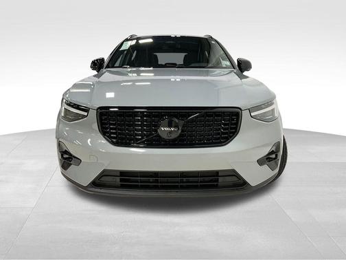2026 Volvo XC40 B5 Ultra Black Edition