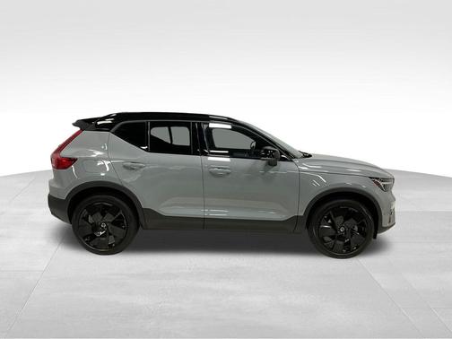 2026 Volvo XC40 B5 Ultra Black Edition