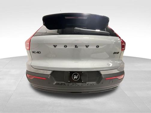 2026 Volvo XC40 B5 Ultra Black Edition