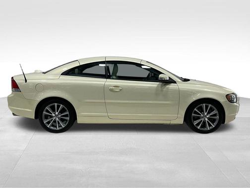 Vanilla Pearl Metallic 2010 Volvo C70 T5
