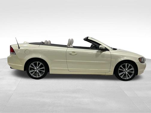 Vanilla Pearl Metallic 2010 Volvo C70 T5