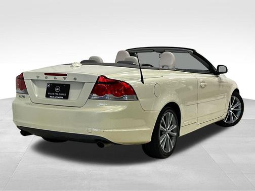 Vanilla Pearl Metallic 2010 Volvo C70 T5