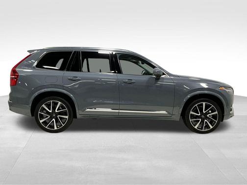 2023 Volvo XC90 B5 Plus