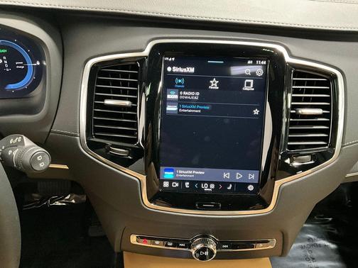 2024 Volvo XC90 Recharge Plug-In Hybrid T8 Ultimate Bright Theme 7-Seater