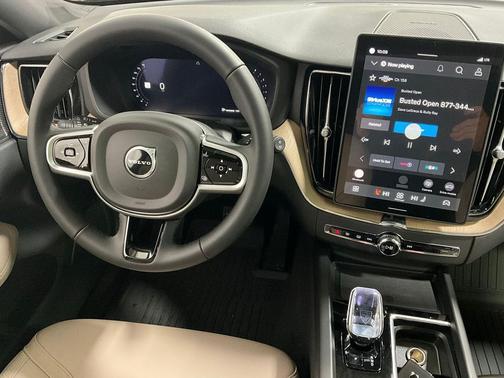 2026 Volvo XC60 B5 Plus