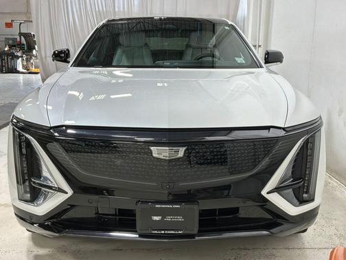Crystal White Tricoat 2024 Cadillac LYRIQ Sport