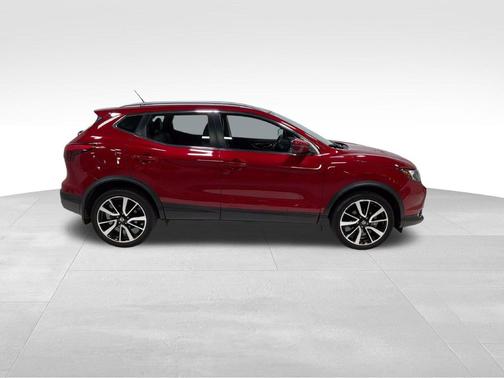 Palatial Ruby 2018 Nissan Rogue Sport SL