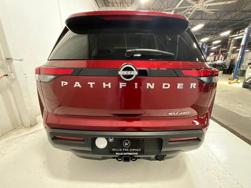 2022 Nissan Pathfinder SV