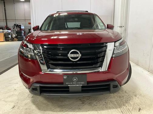 2022 Nissan Pathfinder SV