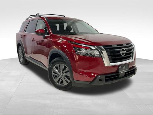 2022 Nissan Pathfinder SV