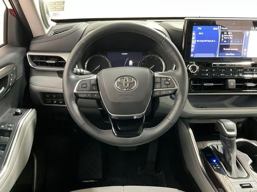 Ruby Flare Pearl 2021 Toyota Highlander Platinum