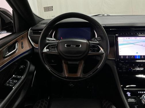 2022 Jeep Grand Cherokee Summit