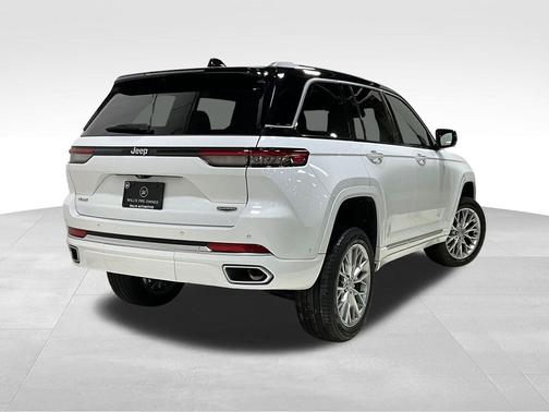 2022 Jeep Grand Cherokee Summit