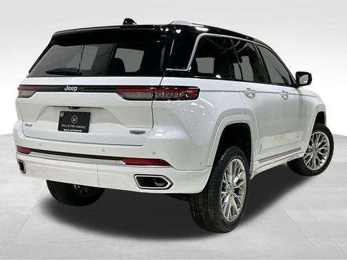 2022 Jeep Grand Cherokee Summit