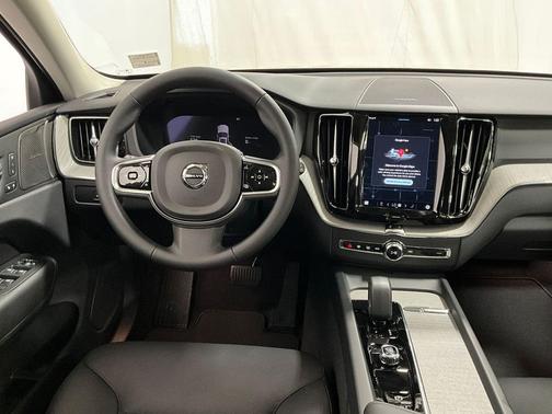 2025 Volvo XC60 Plug-In Hybrid T8 Plus