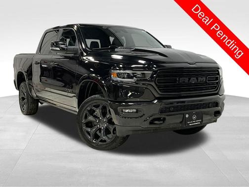 Diamond Black Crystal Pearlcoat 2020 RAM 1500 Limited