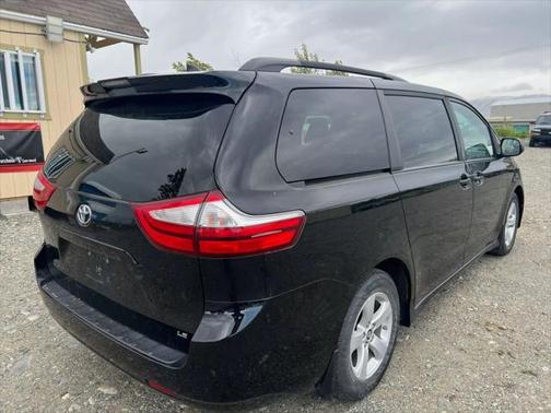 2019 Toyota Sienna LE