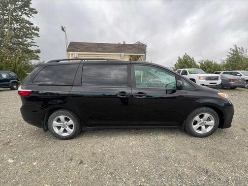 2019 Toyota Sienna LE