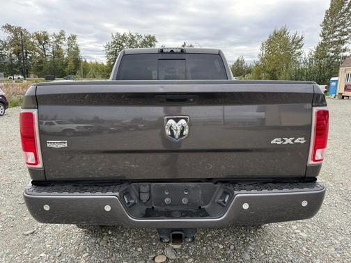 2017 RAM 2500 Laramie Crew Cab 4x4 6'4' Box