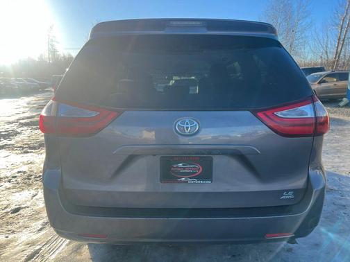 2016 Toyota Sienna LE