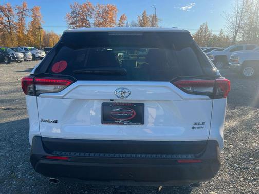 2025 Toyota RAV4 Hybrid XLE