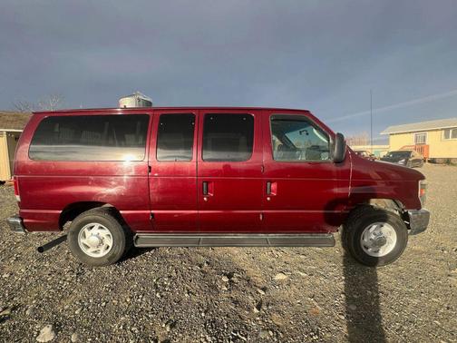 2008 Ford E350 Super Duty XLT Van 3D