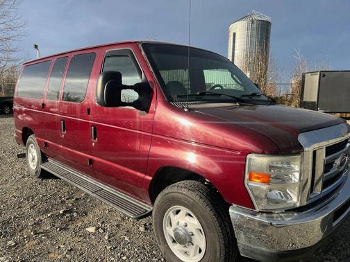 2008 Ford E350 Super Duty XLT Van 3D