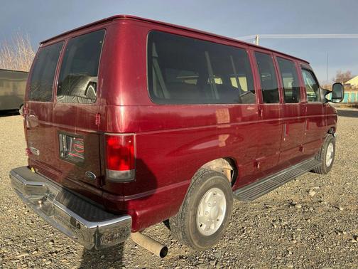 2008 Ford E350 Super Duty XLT Van 3D