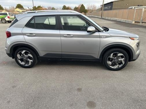 2024 Hyundai VENUE SEL