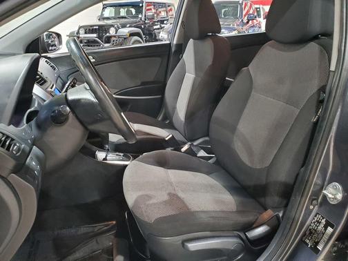 2012 Hyundai Accent SE