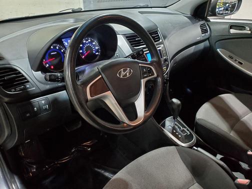 2012 Hyundai Accent SE