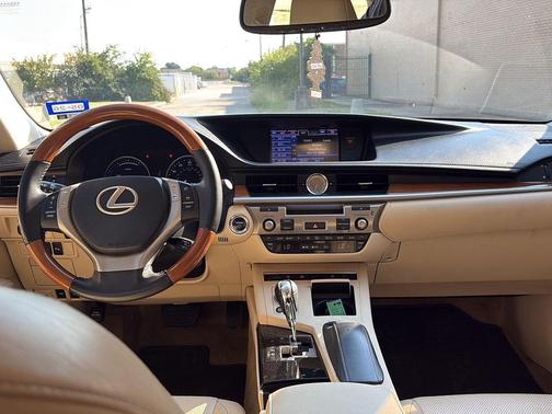 2013 Lexus ES 300h Base