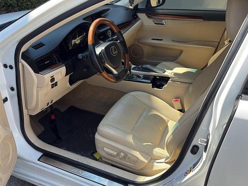 2013 Lexus ES 300h Base