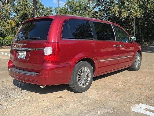 2014 Chrysler Town & Country Touring-L