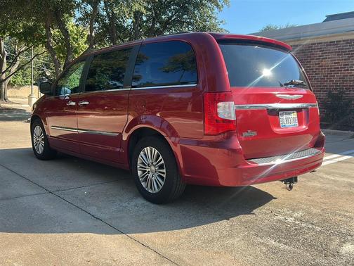 2014 Chrysler Town & Country Touring-L