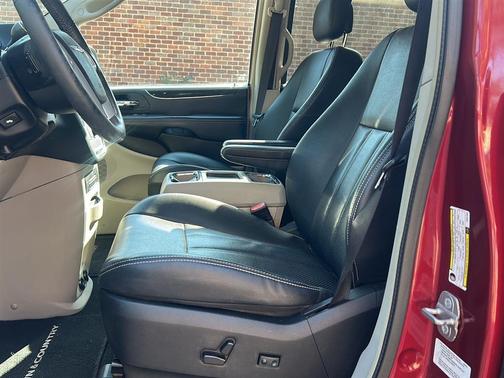 2014 Chrysler Town & Country Touring-L