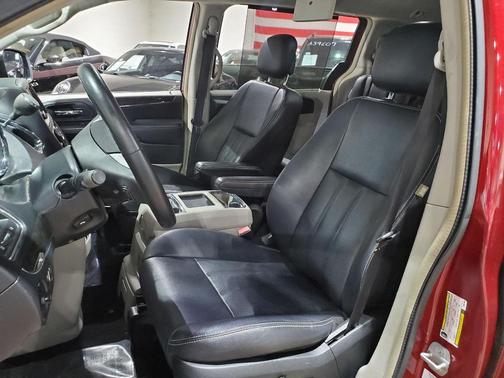 2014 Chrysler Town & Country Touring-L