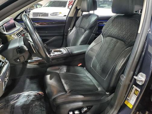 2019 BMW 740 740i