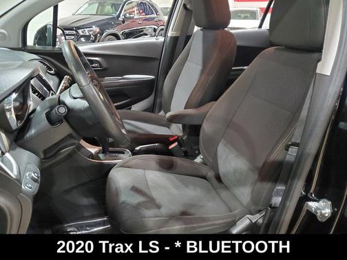 Mosaic Black Metallic 2020 Chevrolet Trax LS