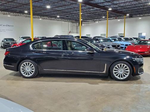 2022 BMW 740 i