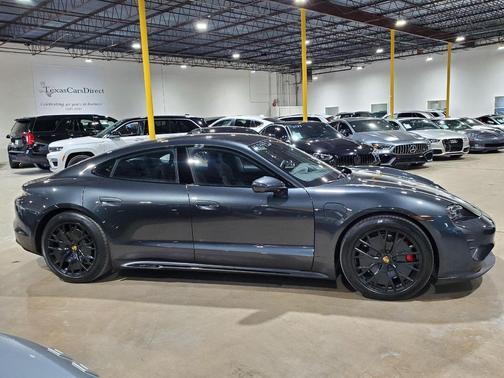 2022 Porsche Taycan GTS